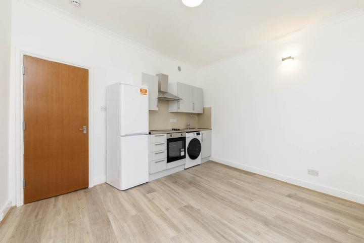 Recently Refurbished Apartment High Road, Willesden 
